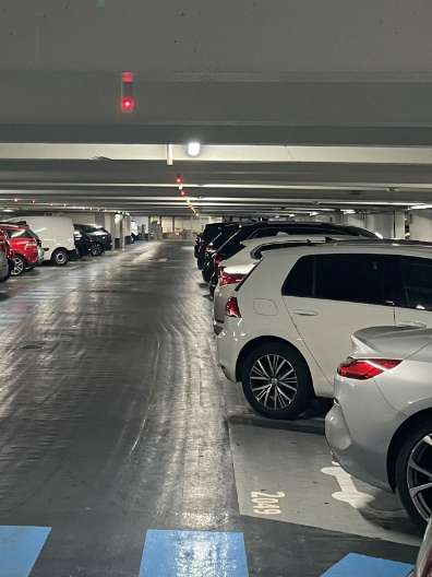 Vue intérieur du parking Lobau à Paris