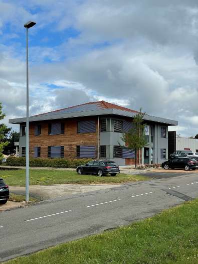 Vue extérieure du parking de Charnay-les-Mâcon